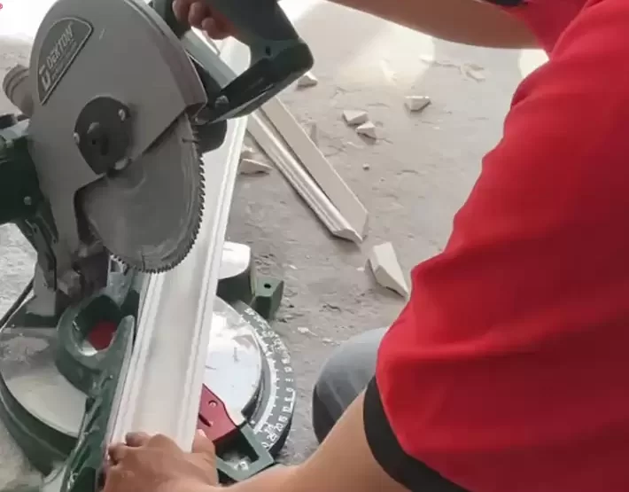 cách cắt phào góc âm