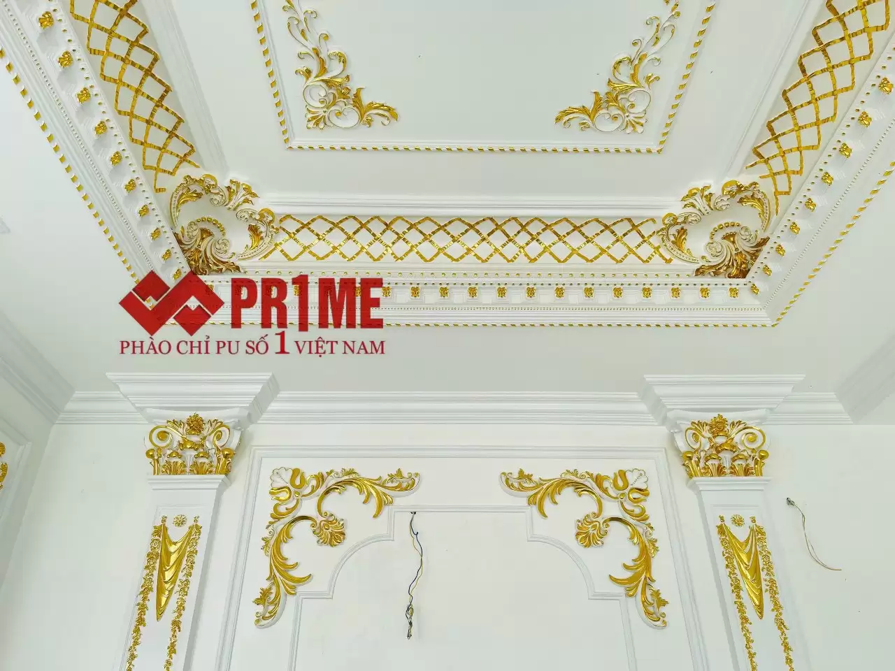 Phào chỉ PU dát vàng không đơn thuần là một vật liệu trang trí, mà còn là giải pháp nâng tầm thẩm mỹ cho không gian sống hiện đại