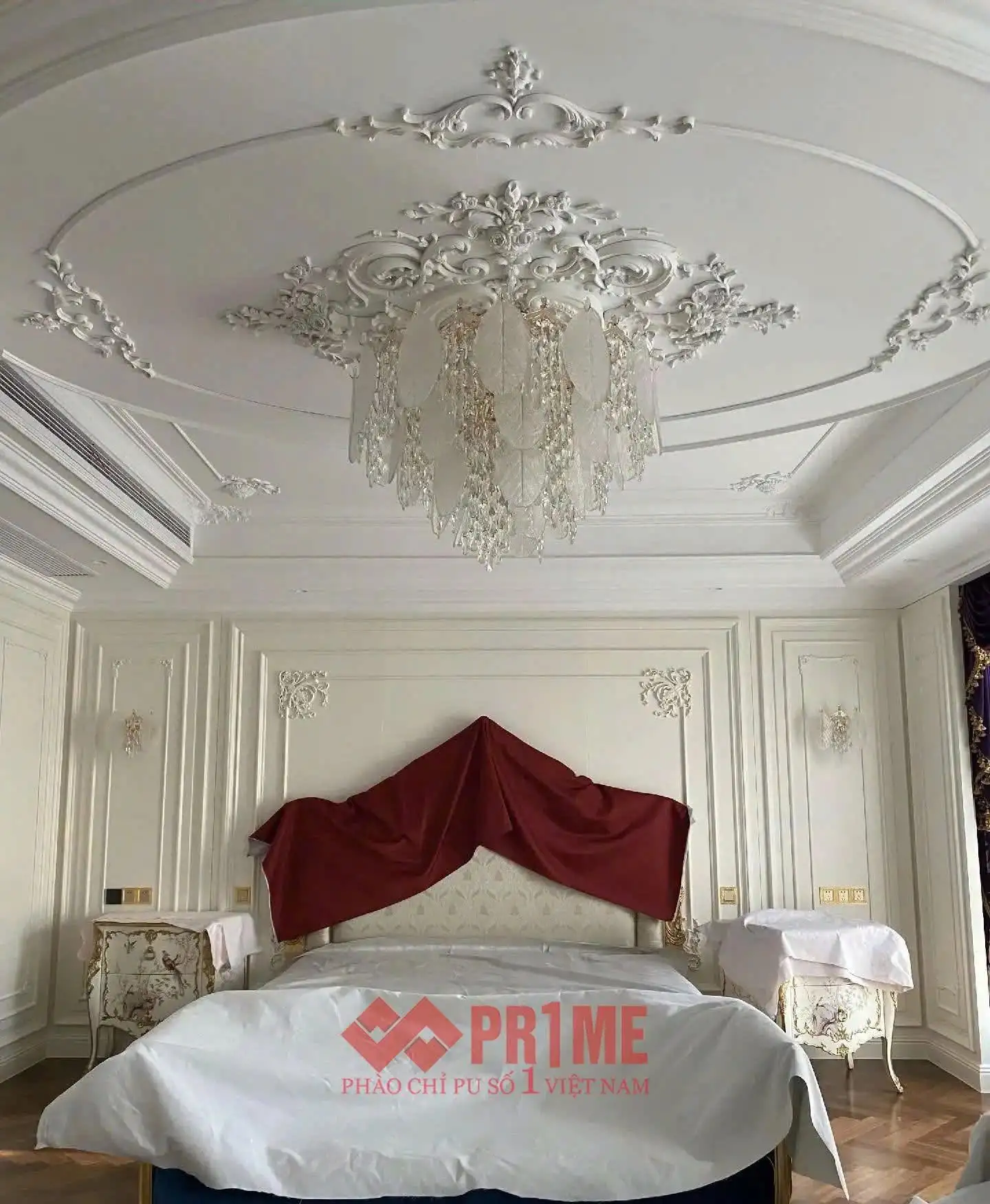 phào chỉ lưng tường trang trí phòng ngủ đơn giản tinh tế