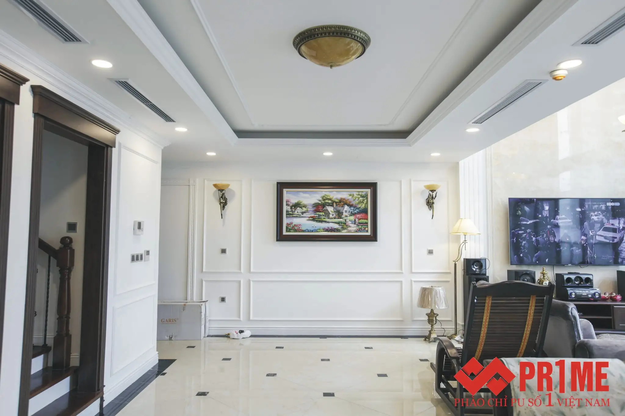 Mẫu phào lưng tường tối giản đẹp sang trọng