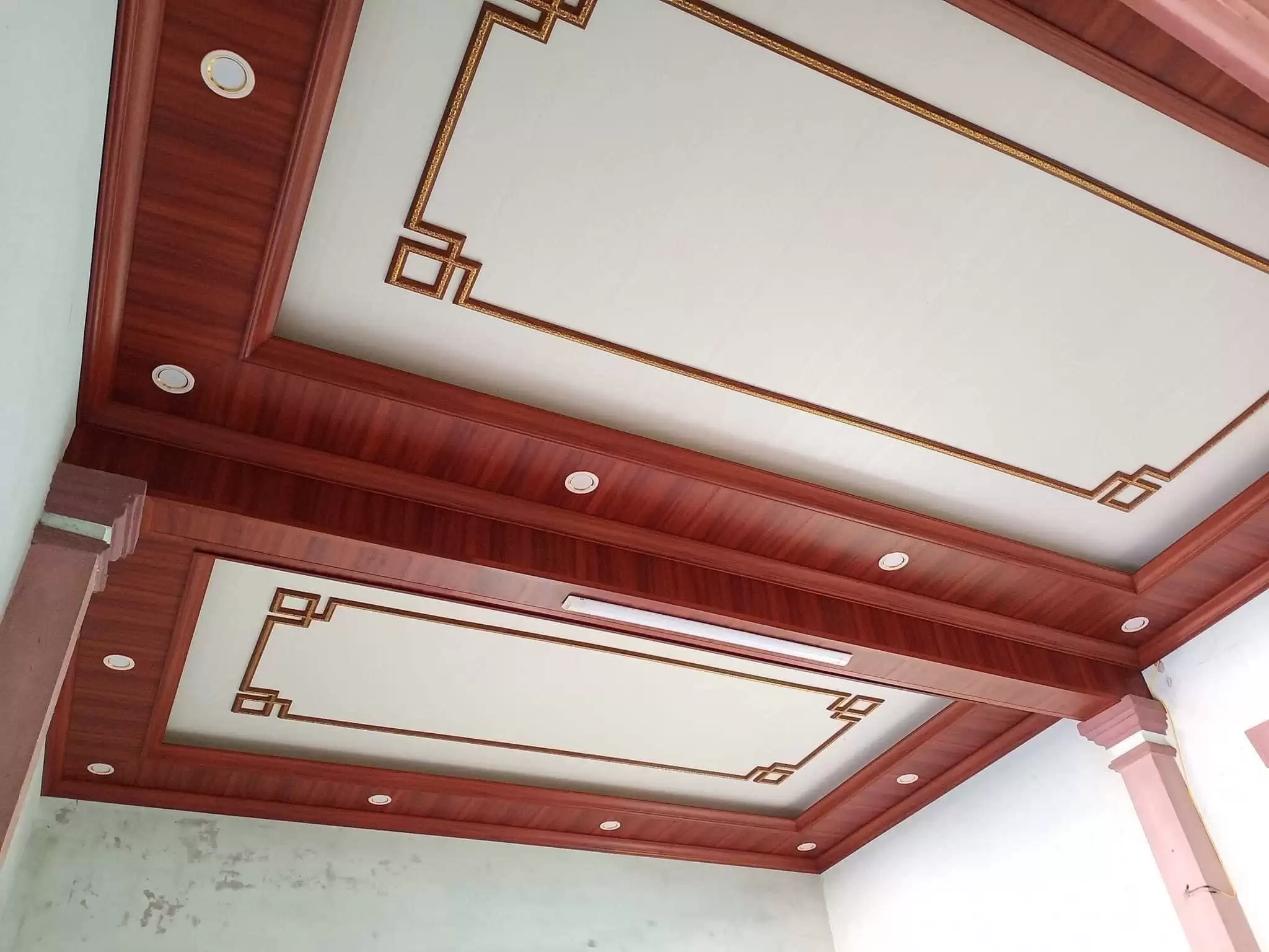 La phông nhựa giả gỗ có nhiều mức giá khác nhau