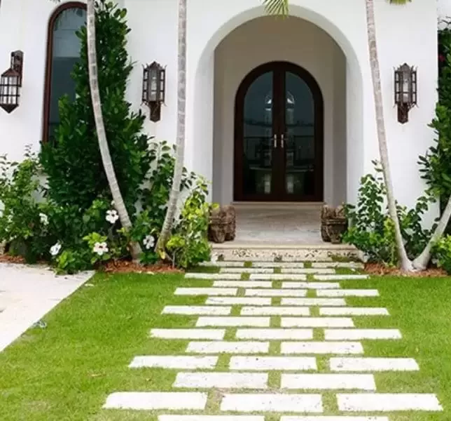 Bố trí lối đi dẫn vào cửa chính